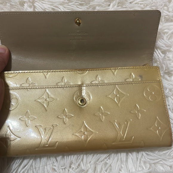 Authentic Louis Vuitton Vernis Sarah Wallet - Picture 7 of 16